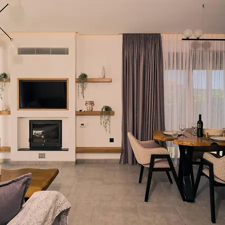 Solace, A Serene Retreat With Heated Pool By Mindyourvilla Villa *
