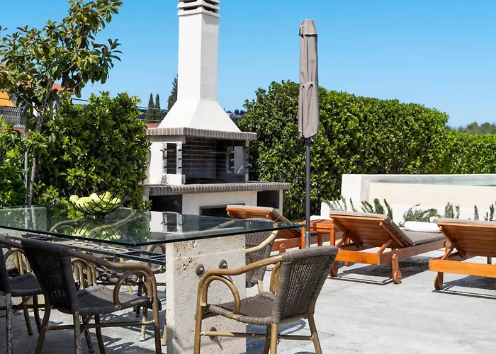 Solace, A Serene Retreat With Heated Pool By Mindyourvilla