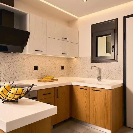 Solace, A Serene Retreat With Heated Pool By Mindyourvilla Вилла Koukounaria