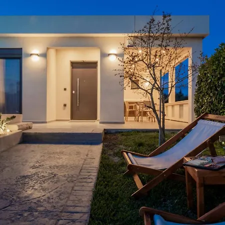 Solace, A Serene Retreat With Heated Pool By Mindyourvilla *