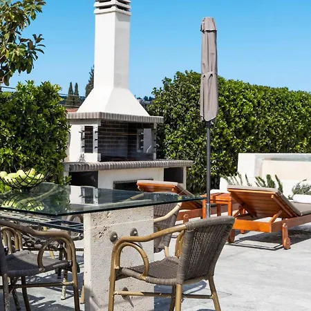 Solace, A Serene Retreat With Heated Pool By Mindyourvilla