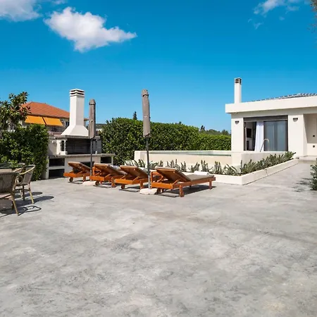 Solace, A Serene Retreat With Heated Pool By Mindyourvilla Вилла Koukounaria