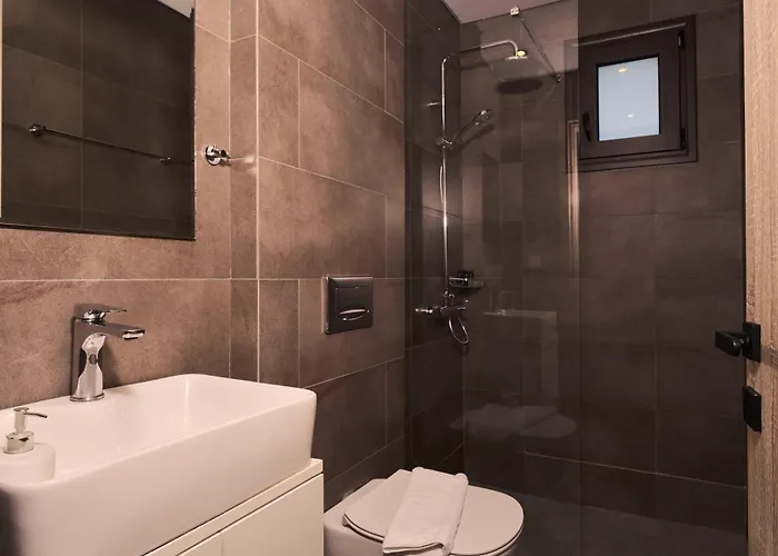 ヴィラ Solace, A Serene Retreat With Heated Pool By Mindyourvilla Koukounariá