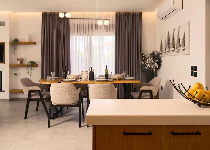 ヴィラ Solace, A Serene Retreat With Heated Pool By Mindyourvilla Koukounariá