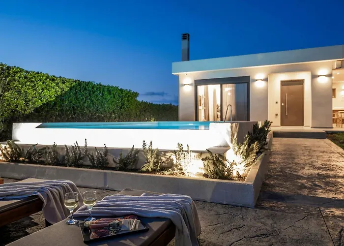 Solace, A Serene Retreat With Heated Pool By Mindyourvilla ヴィラ *