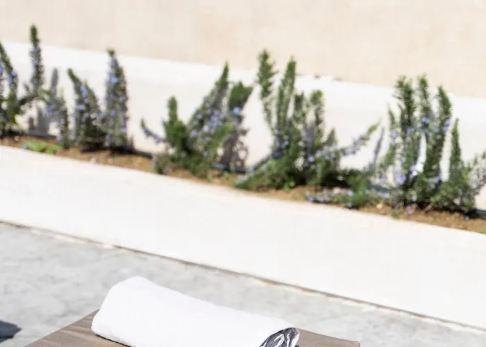ヴィラ Solace, A Serene Retreat With Heated Pool By Mindyourvilla Koukounariá