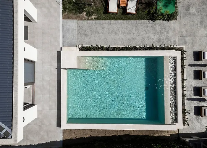 Solace, A Serene Retreat With Heated Pool By Mindyourvilla ヴィラ Koukounariá