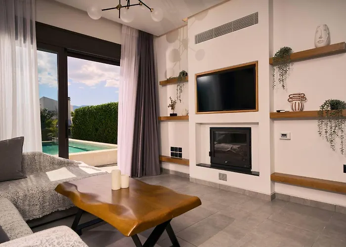Solace, A Serene Retreat With Heated Pool By Mindyourvilla * Koukounariá