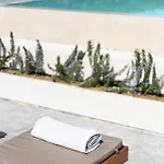 וילה Solace, A Serene Retreat With Heated Pool By Mindyourvilla Koukounariá