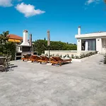 Solace, A Serene Retreat With Heated Pool By Mindyourvilla וילה Koukounariá