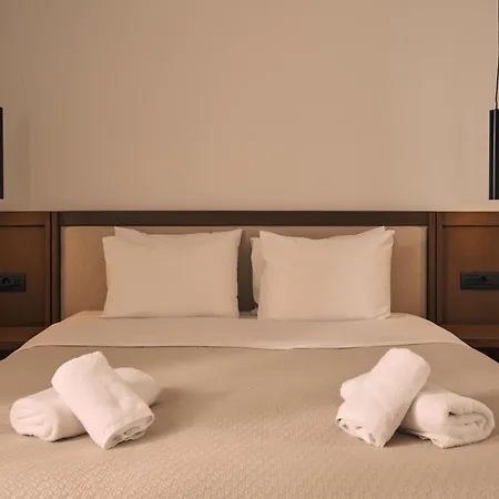 Solace, A Serene Retreat With Heated Pool By Mindyourvilla * Koukounariá