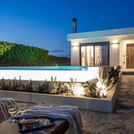 Solace, A Serene Retreat With Heated Pool By Mindyourvilla Villa *